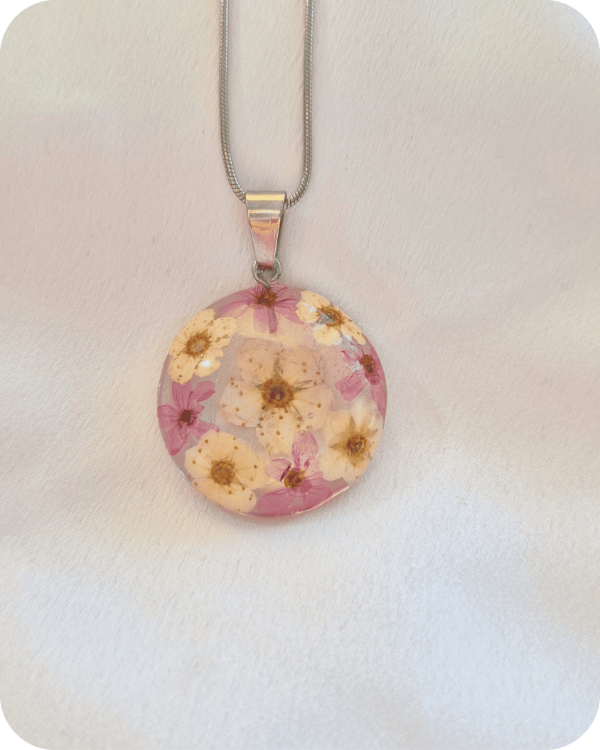 Producto - Dije Flor de Opar y Corona de Novia - incluye cadena