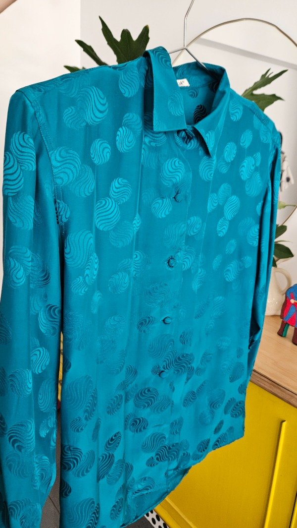 Camisa Turquesa.