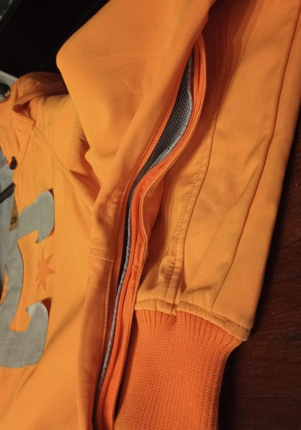 Producto - Campera - Adulto - DC - Usado - Talle S - P-011 - 4