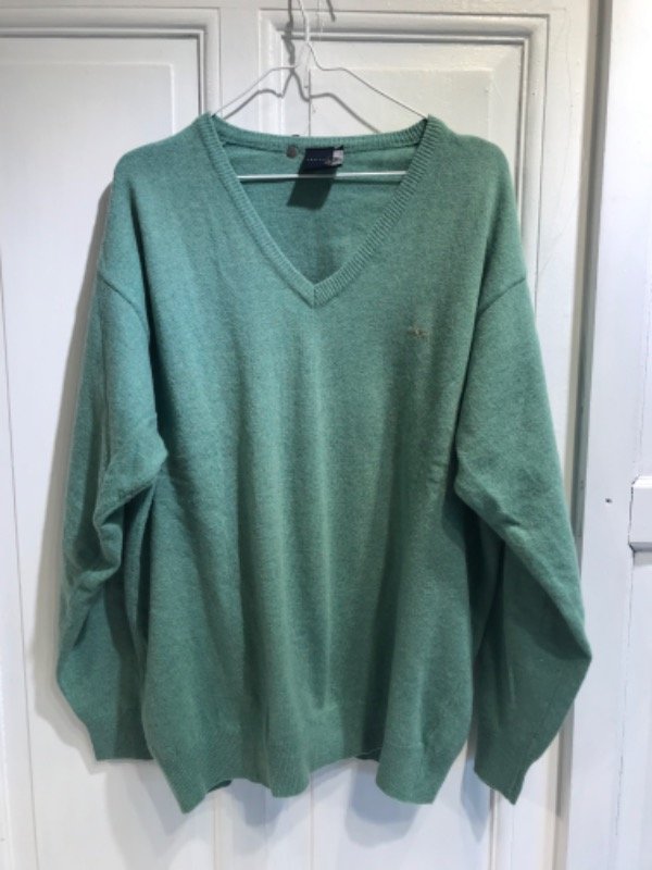 Producto - Sweater LEGACY verde escote en v- Talle XL- PRECIO: 56x