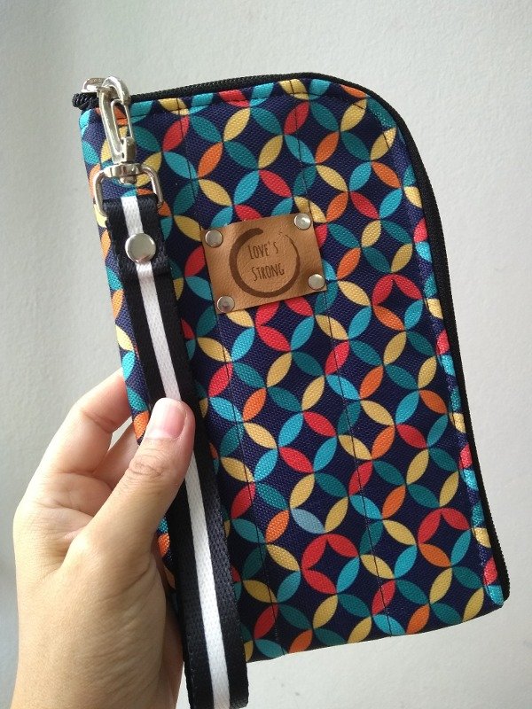 Producto - Porta celu-billetera Tokio. Psicodelico Multicolor