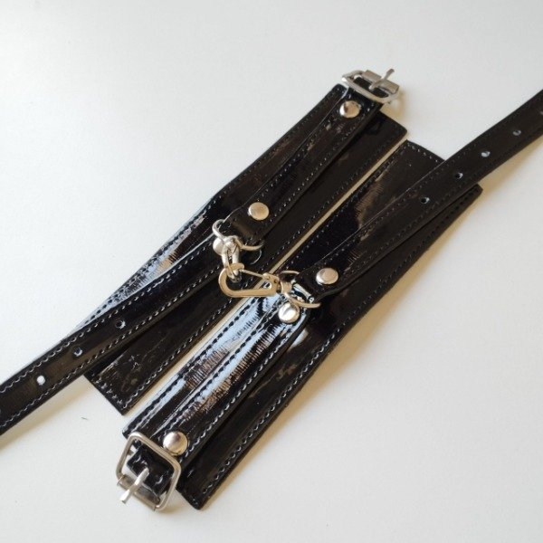 Producto - Esposas de Charol