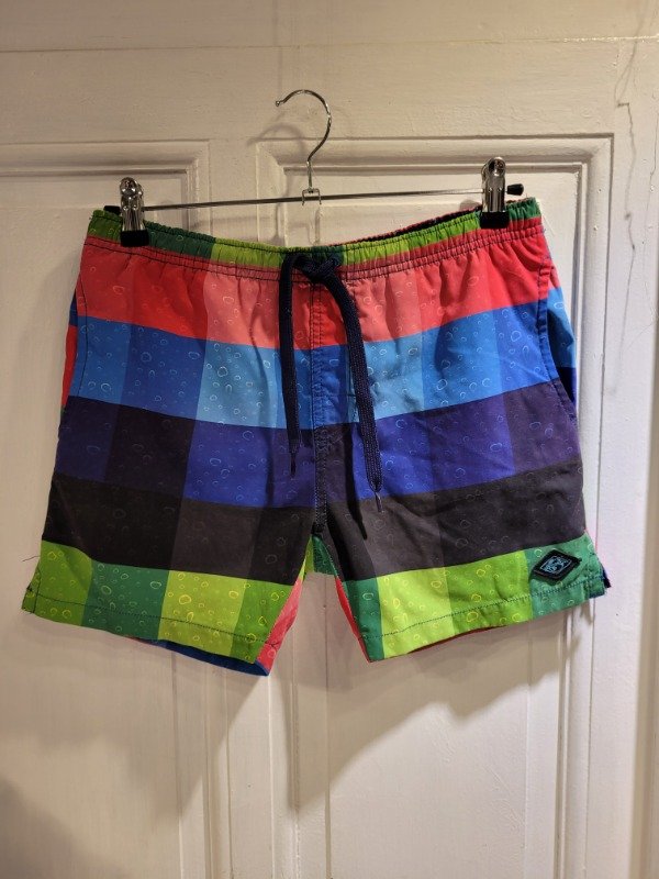 Producto - Traje de baño KEVINGSTON rayado Talle 18 años - PRECIO: 24X