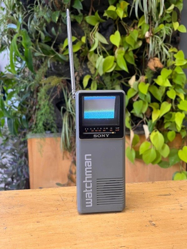 Producto - Tv Portatil Sony Watchman Funcionando
