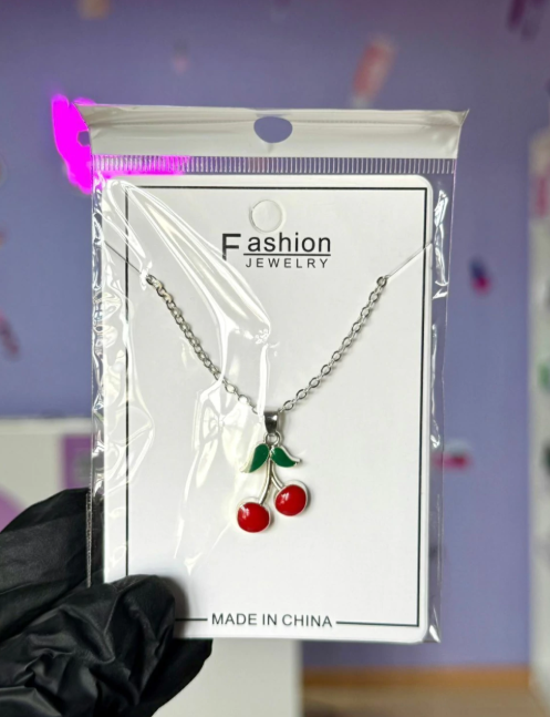 Producto - Cadenita con cereza sin strass