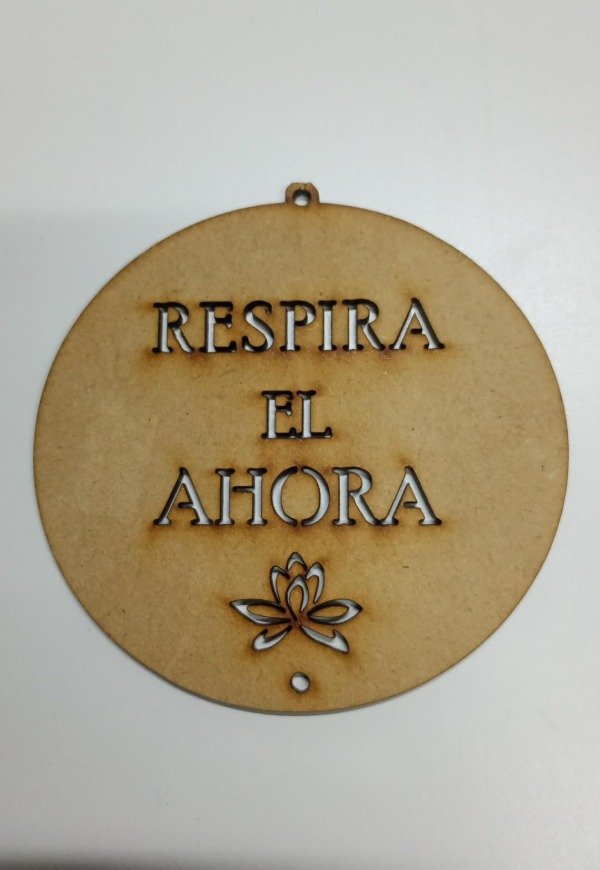 Producto - Atrapasueño circulo 10 cms con frase "Respira el ahora"