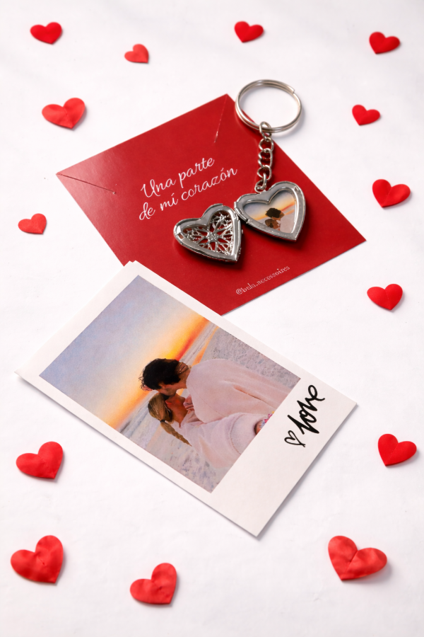 Producto - Especial "San Valentín": Llavero plateado.