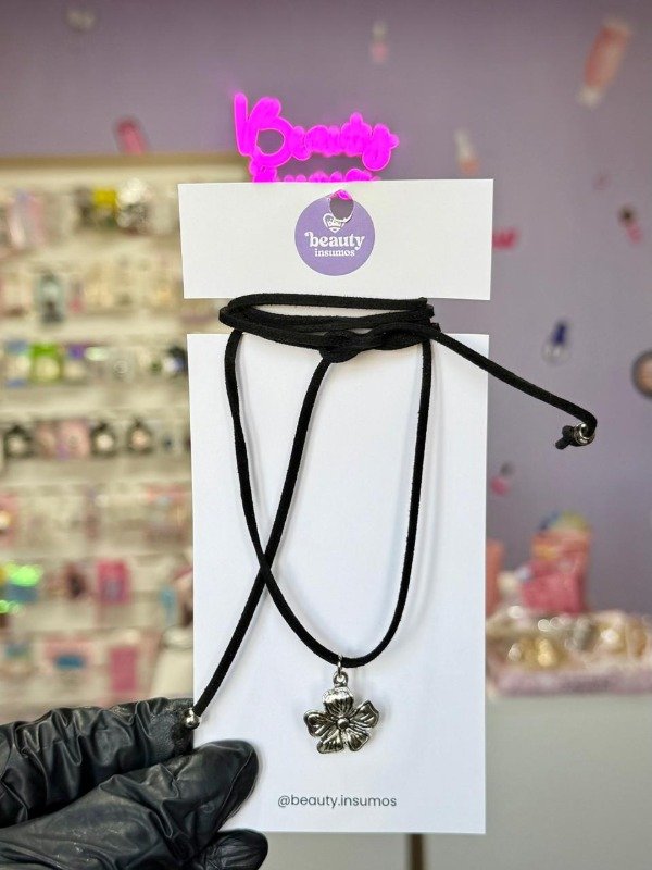 Producto - Choker gamuzado con dije flor