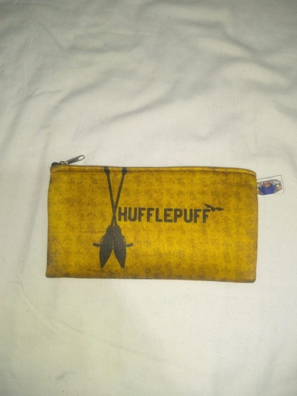 Producto - Cartuchera Hufflepuff Quidditch