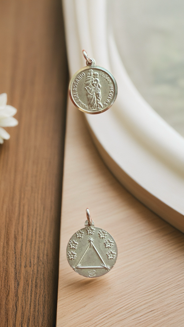 Producto - Medalla María del Rosario de San Nicolás de plata 17MM D161