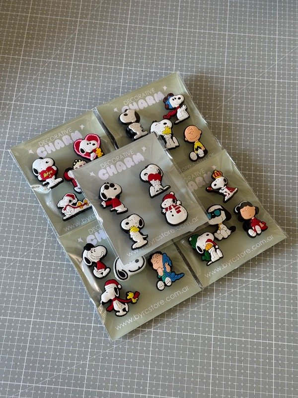 Producto - Set de Pins para Crocs Snoopy - 2