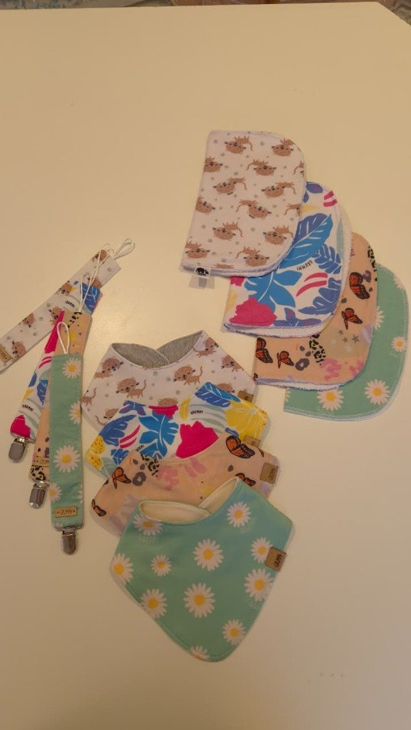 Producto - Babero + Portachupete de Tela + Babita