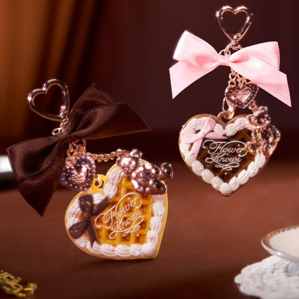 Producto - Flower Knows  The Sweetie Bear Collection Mini Setting Powder and Charm Set