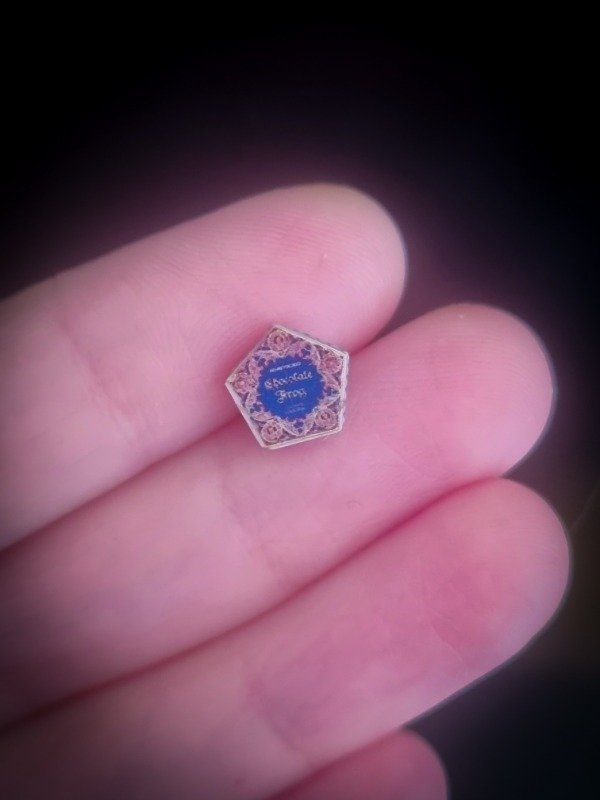 Producto - Aritos pasantes miniatura Caja Rana de Chocolate-Harry Potter (par)