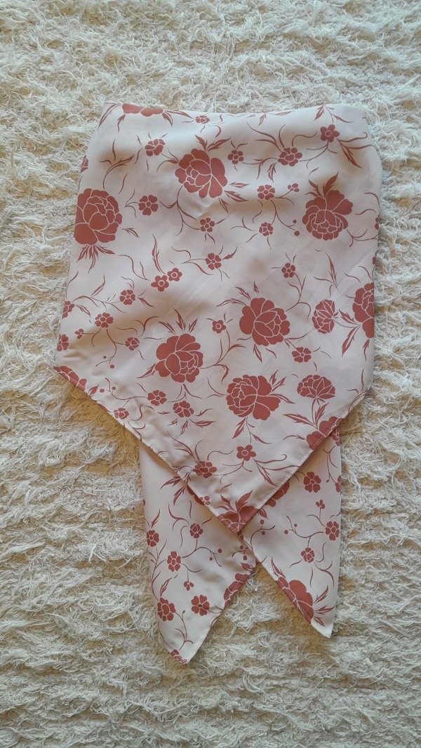 Producto - Pañuelo de seda importado 11 90 x 90 cm