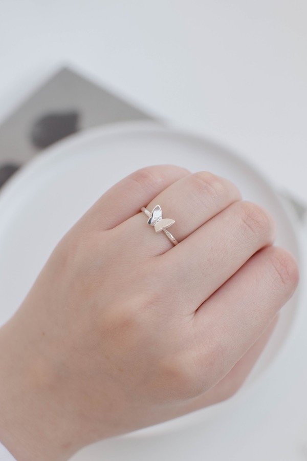 Producto - Anillo en forma mariposa de plata