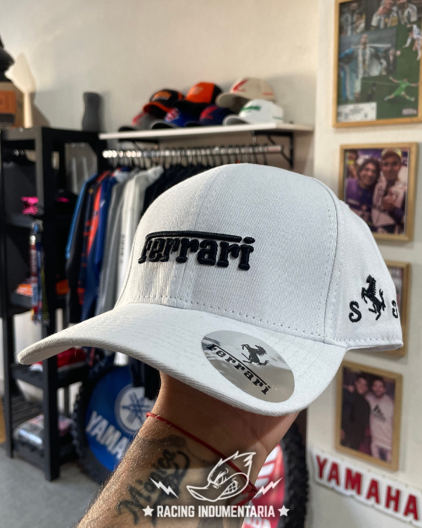 Producto - Gorra Ferrari