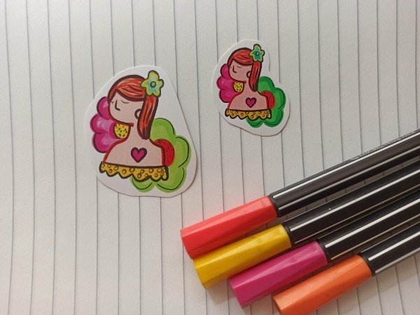 Producto - Sticker La chica del corazón PEQUEÑO