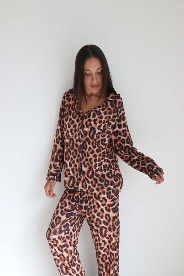 Pijama camisero animal print — imagen 8