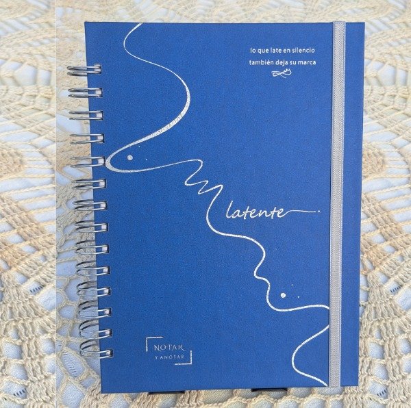 Producto - Latente  AZUL / Cuaderno A5 Notar con Brillo Sectorizado