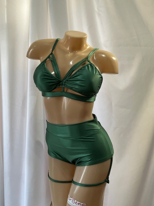 Producto - Traje a pedido verde brillante engomado
