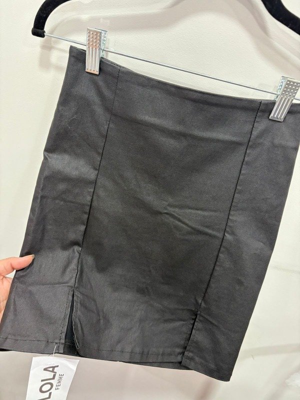 Producto - POLLERA ENGOMADA DOS TAJOS