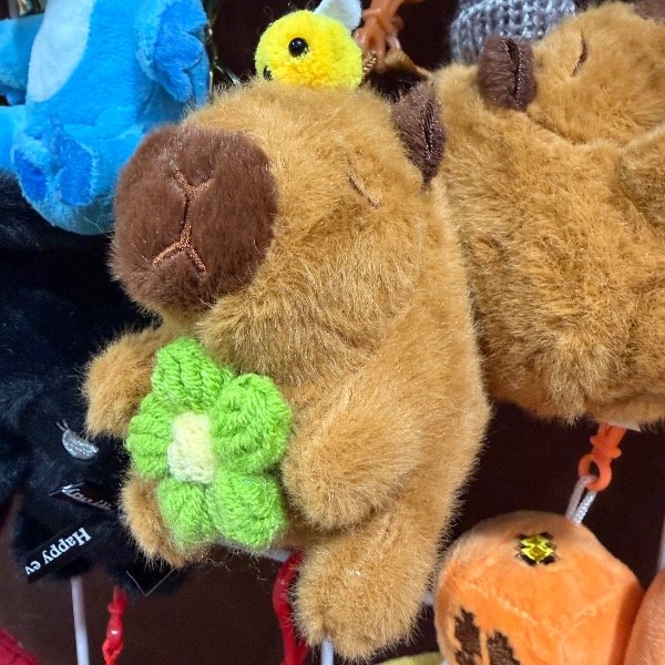 Producto - Llavero capibara con abejita 10cm - 1