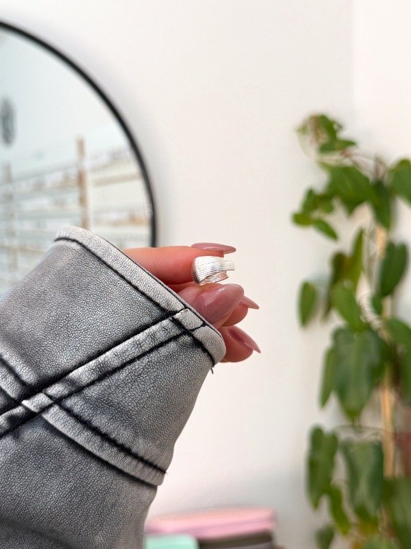 Producto - Ear cuff acero blanco líneas textura - 1