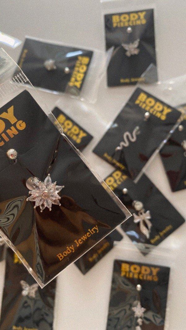 Producto - Piercing ombligo. Flor XL