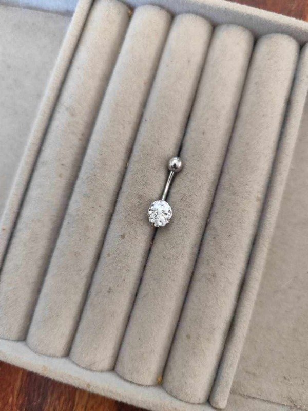 Producto - Piercing ombligo bola de fuego blanco . Acero quirúrgico