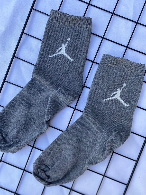 Producto - Medias 3/4, jordan gris con blanco