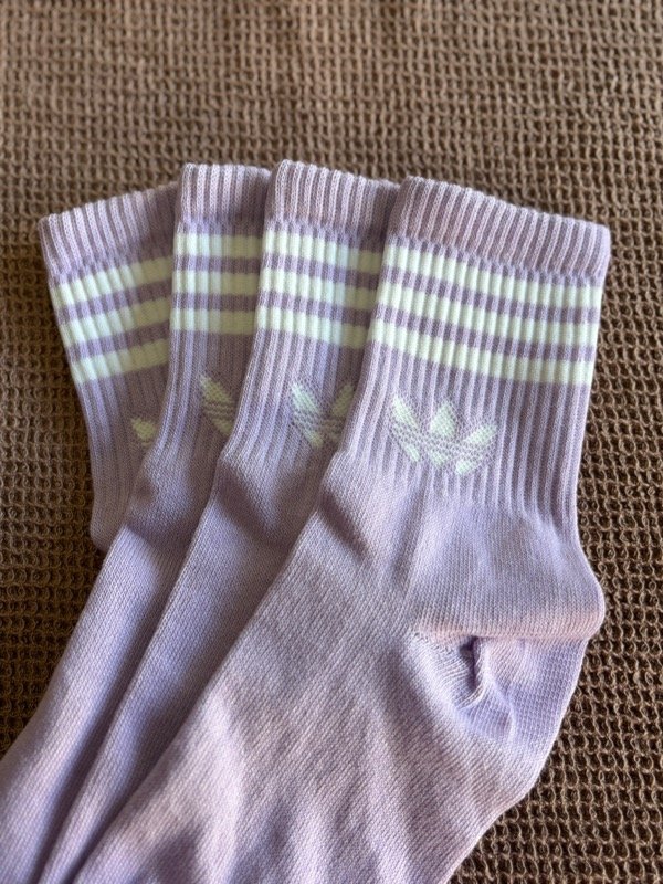 Producto - Adidas lila raya blanca CLASICAS