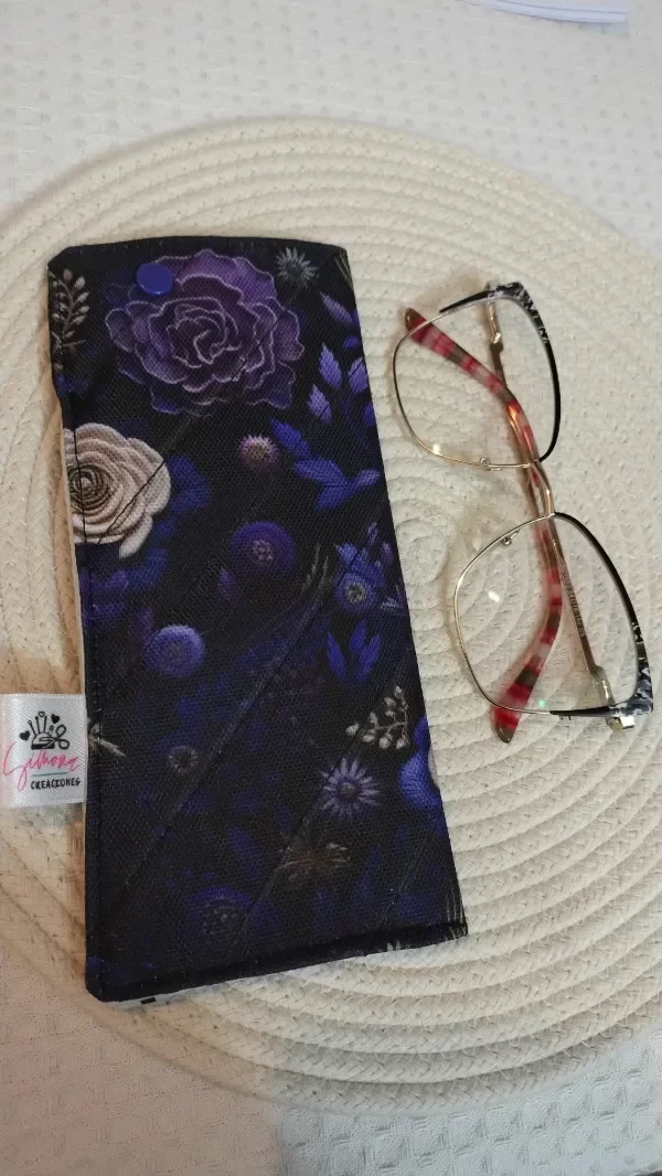 Producto - ESTUCHE PORTA ANTEOJOS FLORES VIOLETAS 1 - 2