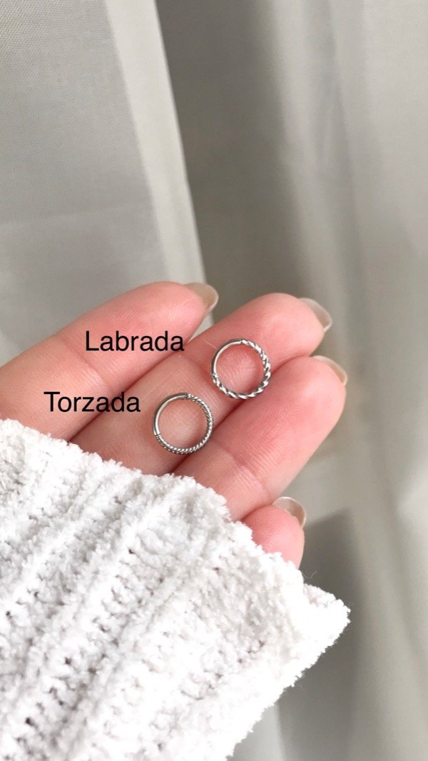 Producto - Argollita torzada plateada (UNIDAD) - 1