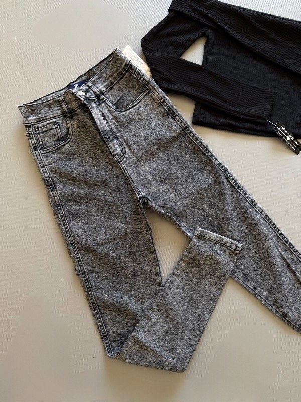 Producto - Jeans elastizado tiro alto /gris