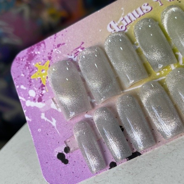 Producto - Press on cuadradas Cat eye plateado