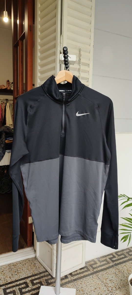 Producto - Buzo con cierre Nike, talle L