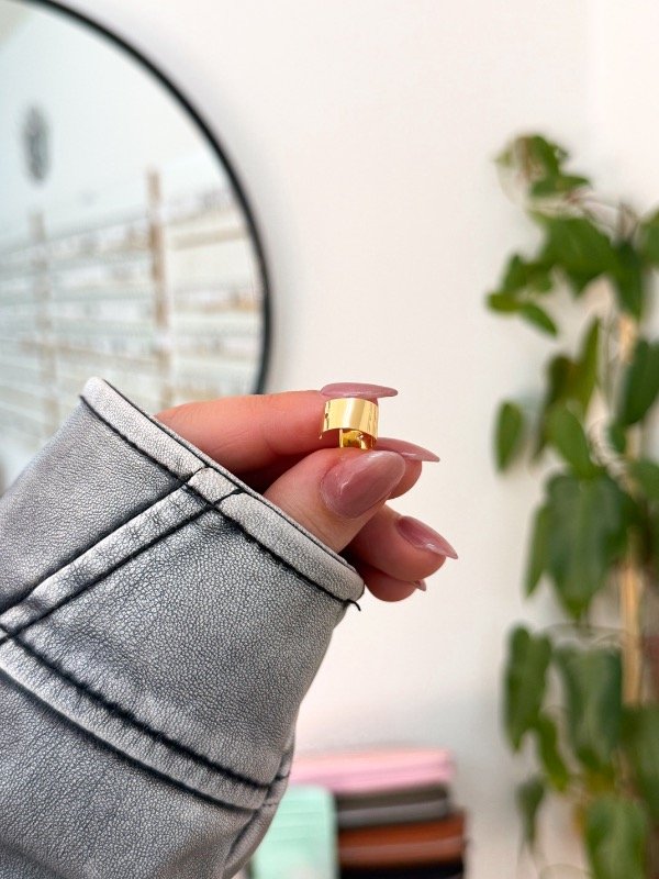 Producto - Ear cuff bañado en oro cuadrado liso - 1