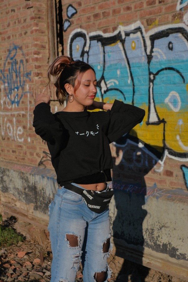 Producto - Buzo crop Katakana
