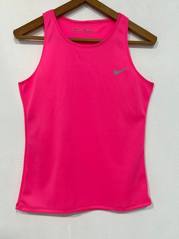 Producto - MUSCULOSA NIKE FUCSIA