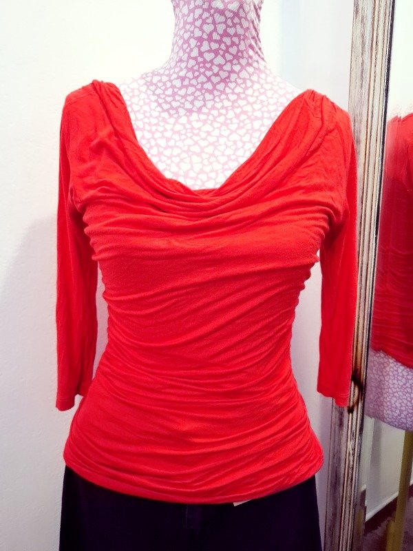 Producto - Camiseta roja HYM