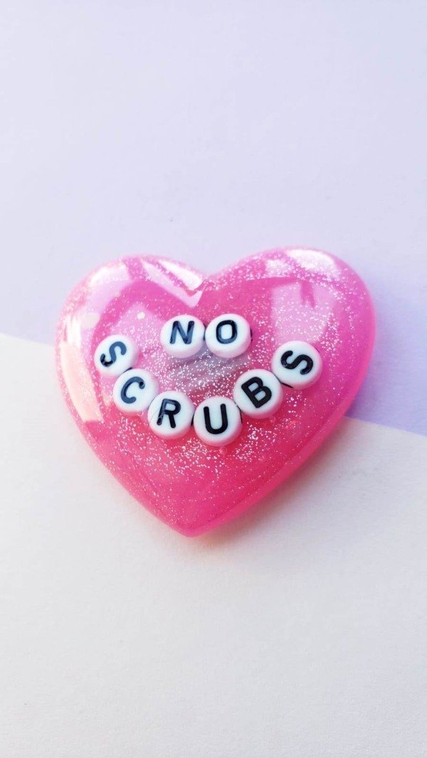 Producto - Iman - No Scrubs (fucsia)