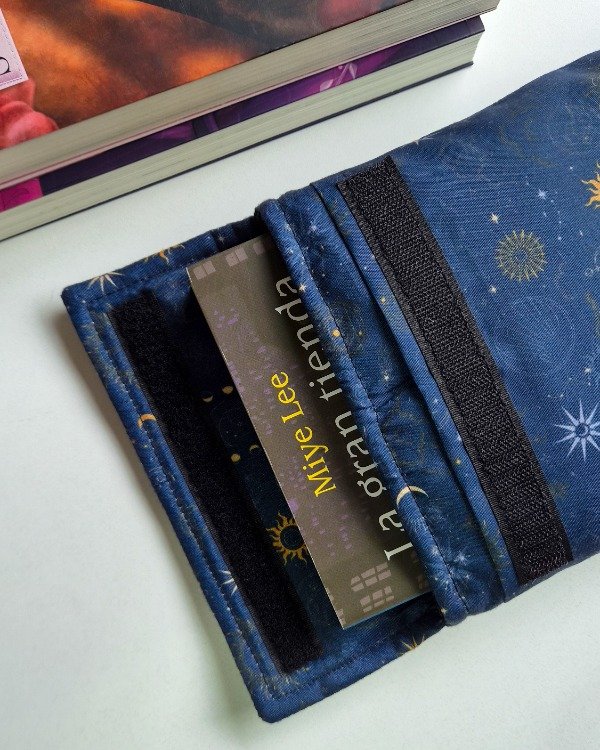 Producto - Funda para libros mediana Astros IMPERMEABLE - 1