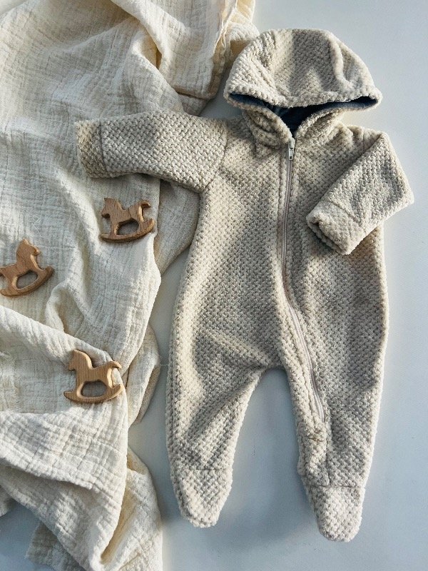 Producto - Enterito polar con cierre beige