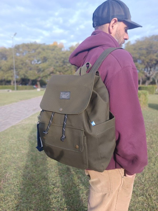 Producto - Mochila viajera verde militar