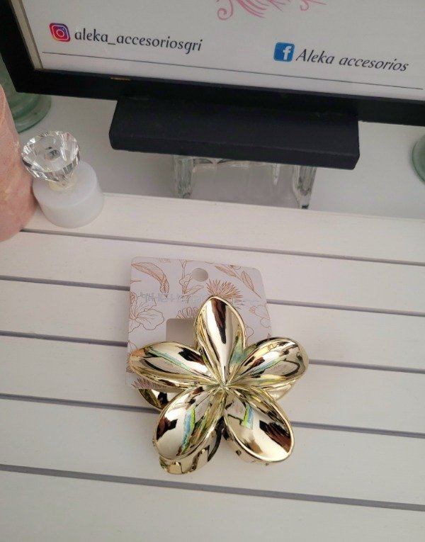 Producto - Broche hawaiano dorado