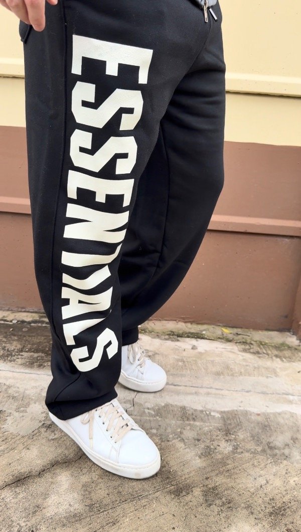 Producto - JOGGING ESSENTIALS OVER black
