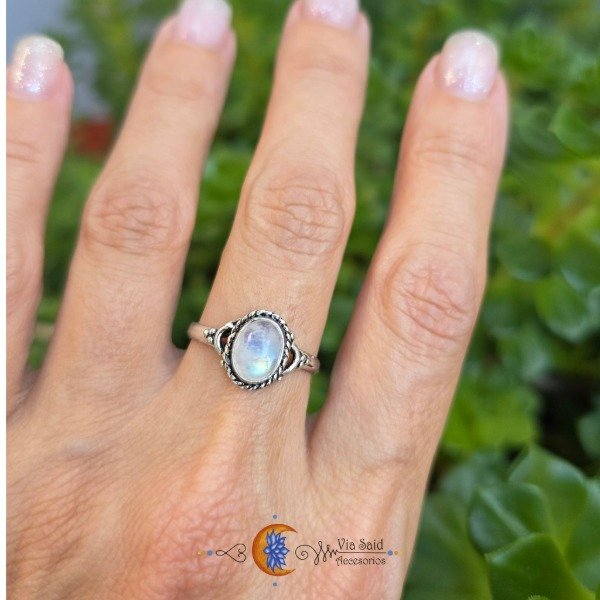 Producto - Anillo Hindú "Vanha" - Piedra de la Luna (Piedra 7 x 9 mm) / Talle: 18 mm