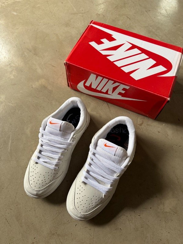 Producto - NIKE DUNK SB BLANCAS - 2