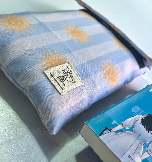 Producto - Funda para libros mediana Sol de Mayo IMPERMEABLE - 3